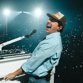 Charlie Puth — artist photo