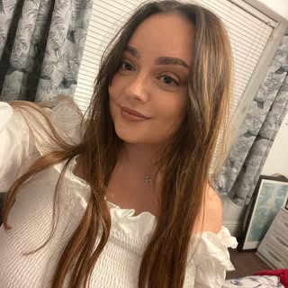 Leanna Crawford — artist photo