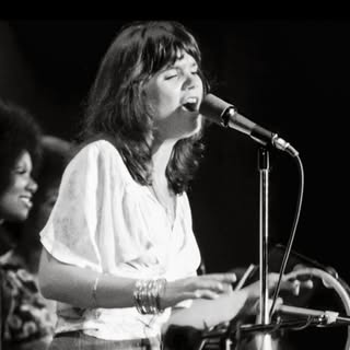 Linda Ronstadt — artist photo