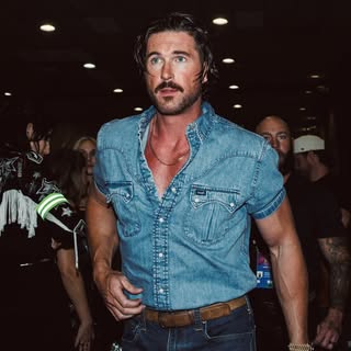 Riley Green — artist photo