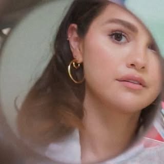 Selena Gomez — artist photo